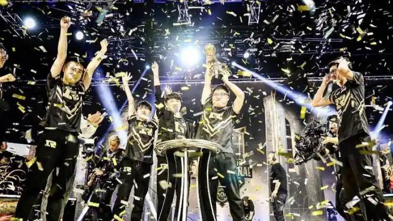 PG国际-创造和传播文娱领域的美好体验游戏平台 召唤师峡谷的三条兵线与野区分工